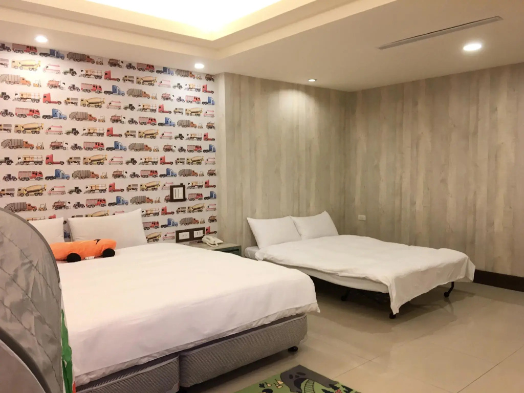 Standard Quadruple Family room