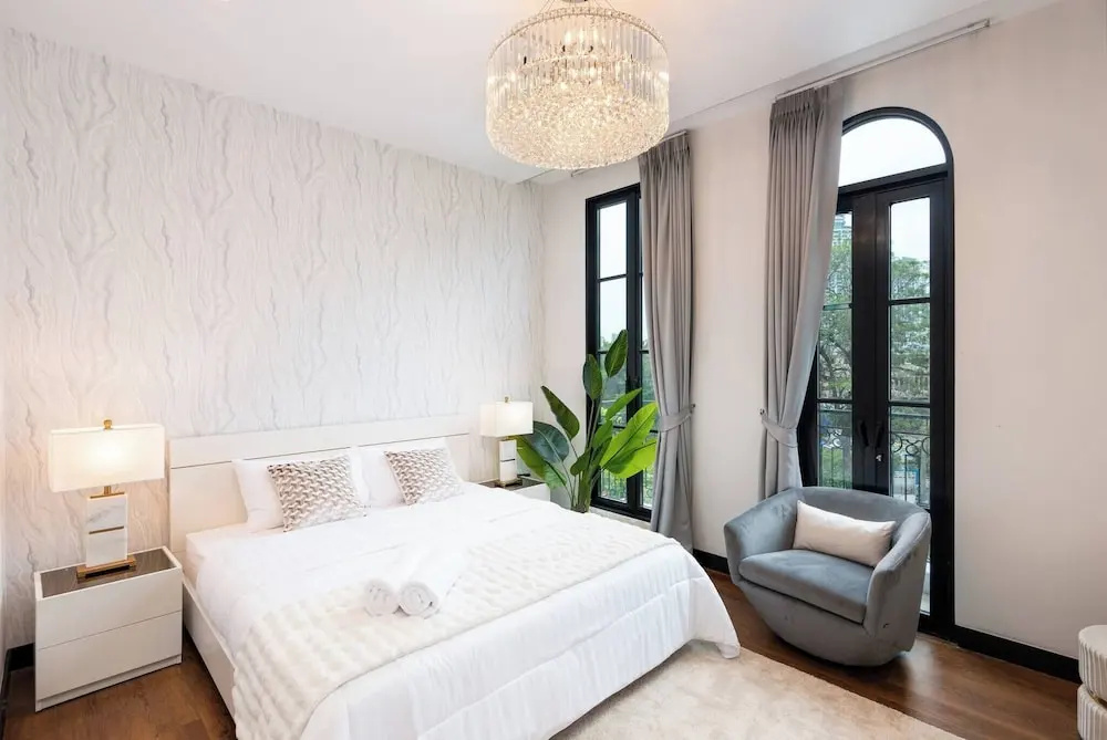 Stylish 7beds Poolhouse With Cinema & Lift - 2min to BTS — фото