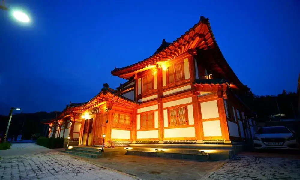 Lee Ga Hanok