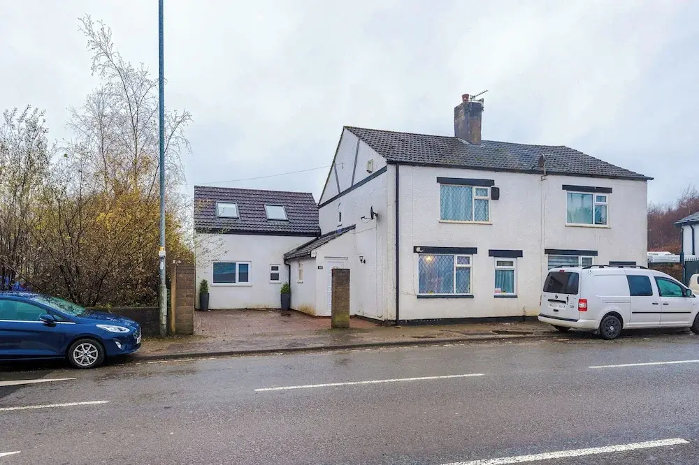Large Modern 5-Bed House