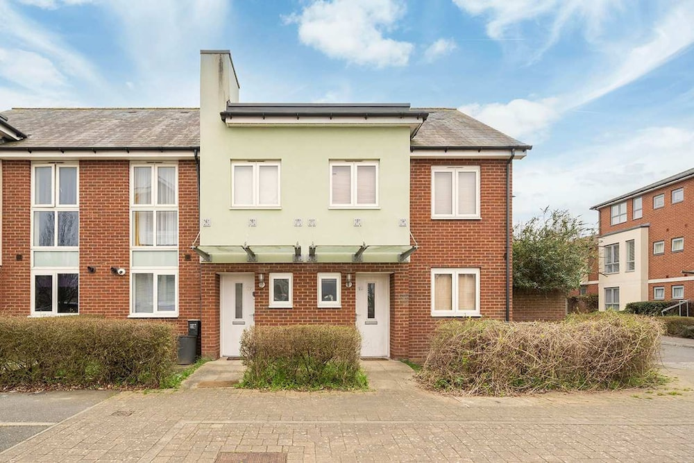 Charming 2-bedroom House in Northfleet