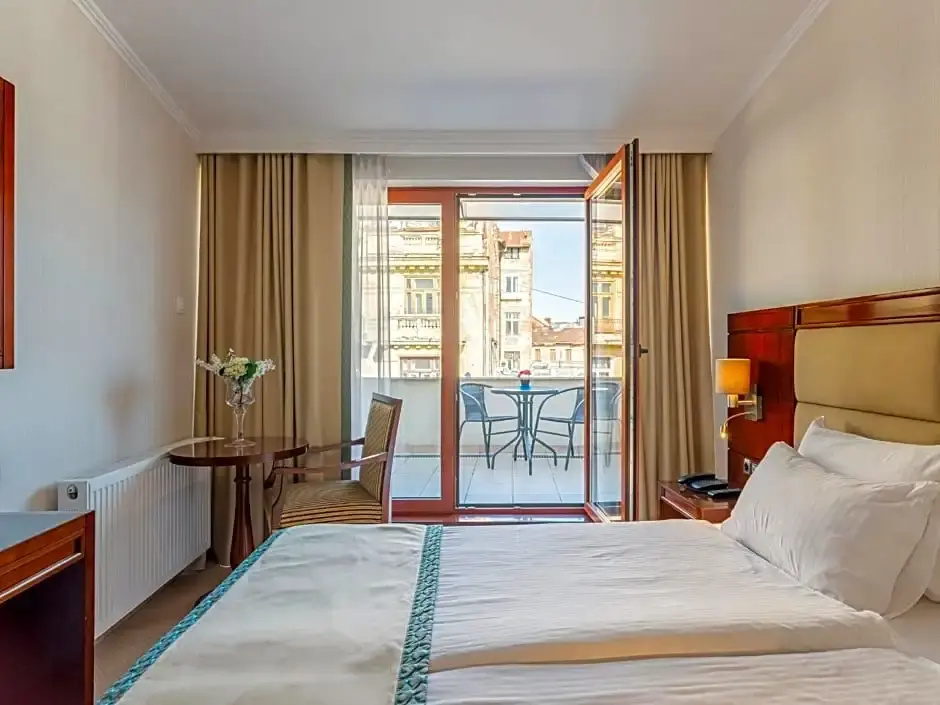 Superior Double room with balcony (full double bed)