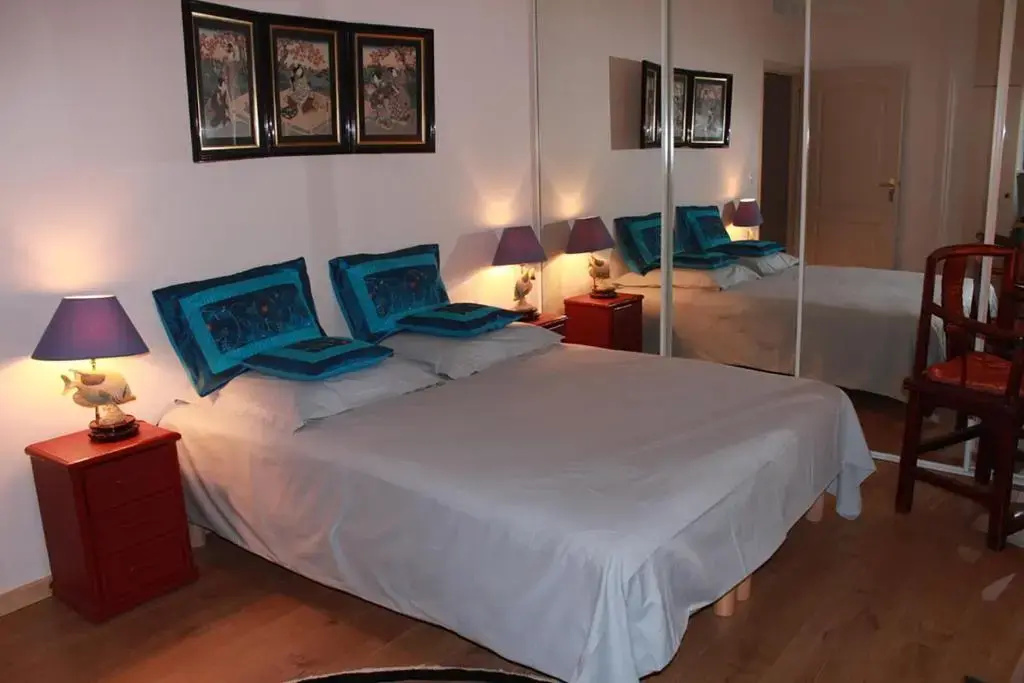 Deluxe Double room with garden view (full double bed)