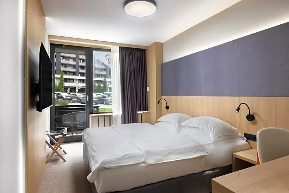 Double room (full double bed)