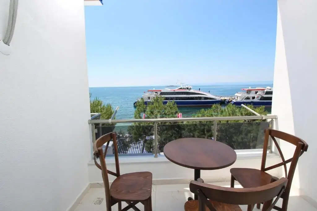 Deluxe Double room with sea view (full double bed)