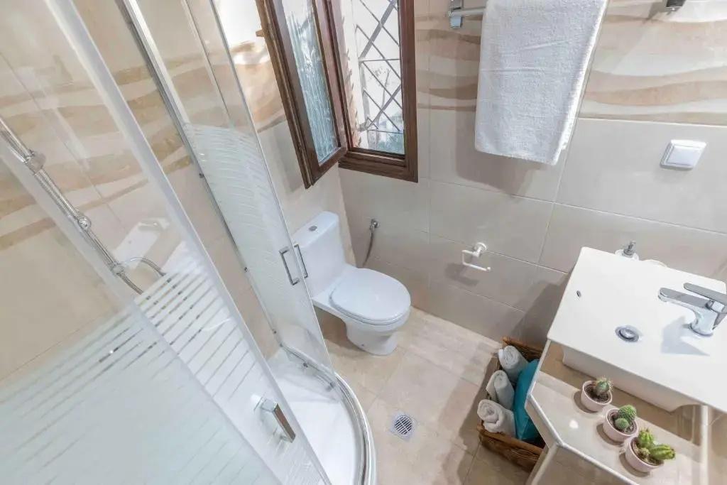 4 Bedrooms Villa