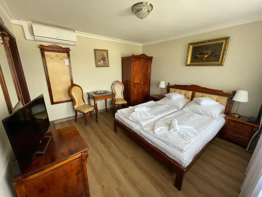 Standard Double room (full double bed)