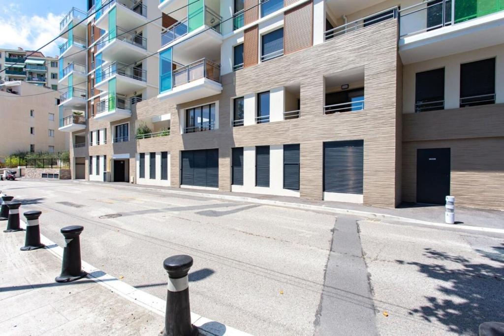 Air-Conditioned Furnished Studio in A Luxury Residence