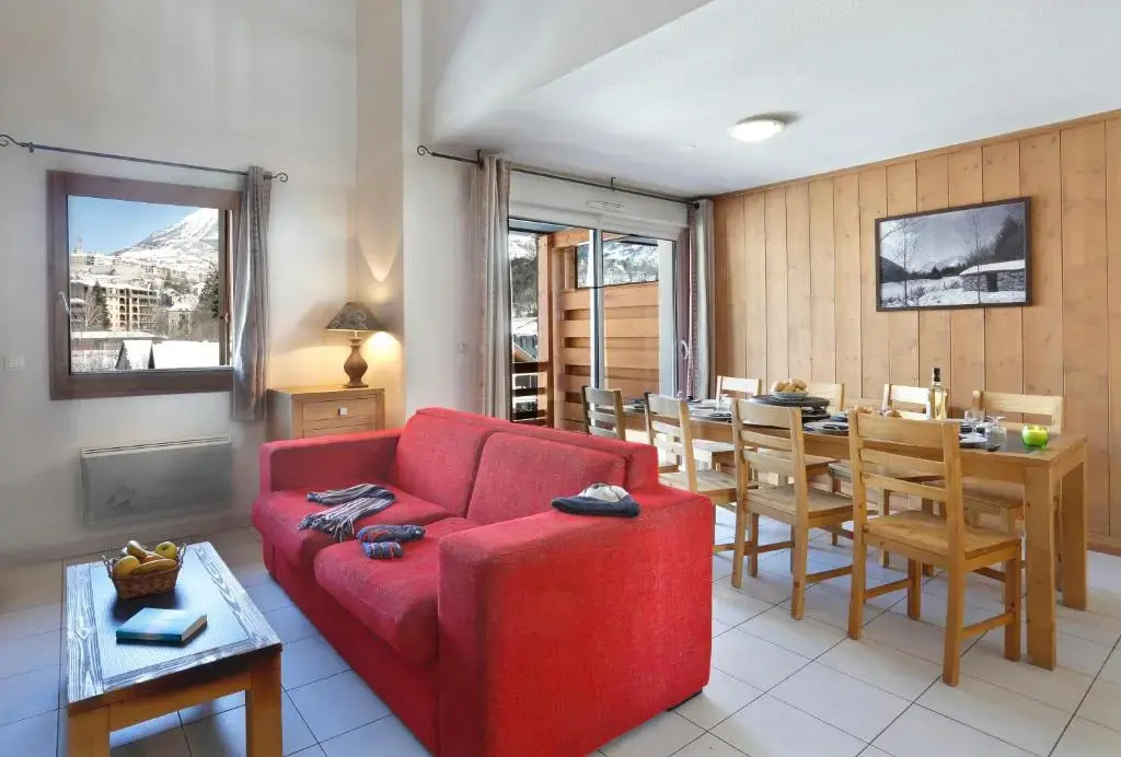 2 Bedrooms Apartment