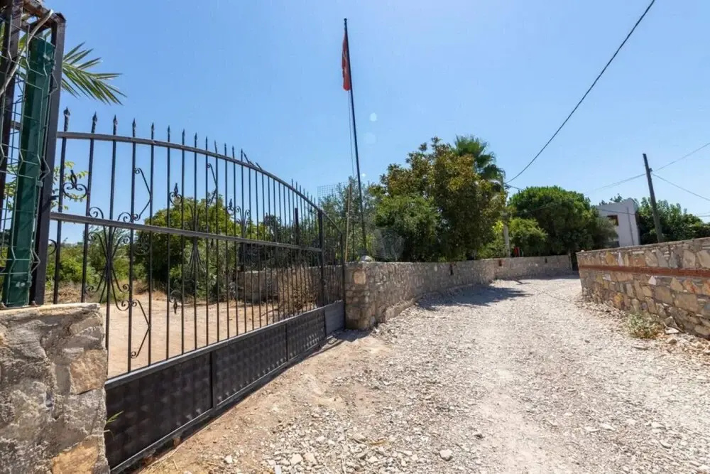 2 BR House With Calming Garden in Bodrum