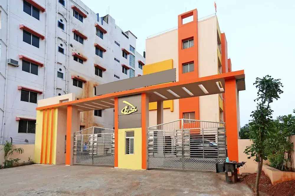 OYO 9842 Hotel Shibani & Suhani