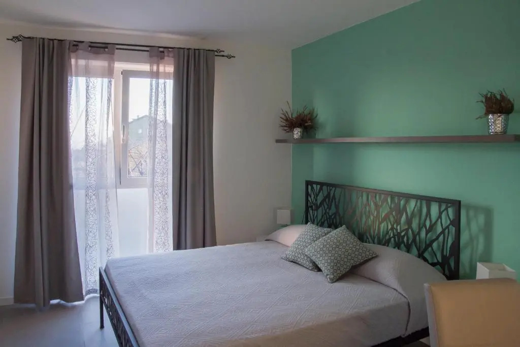 Deluxe Double room (full double bed)