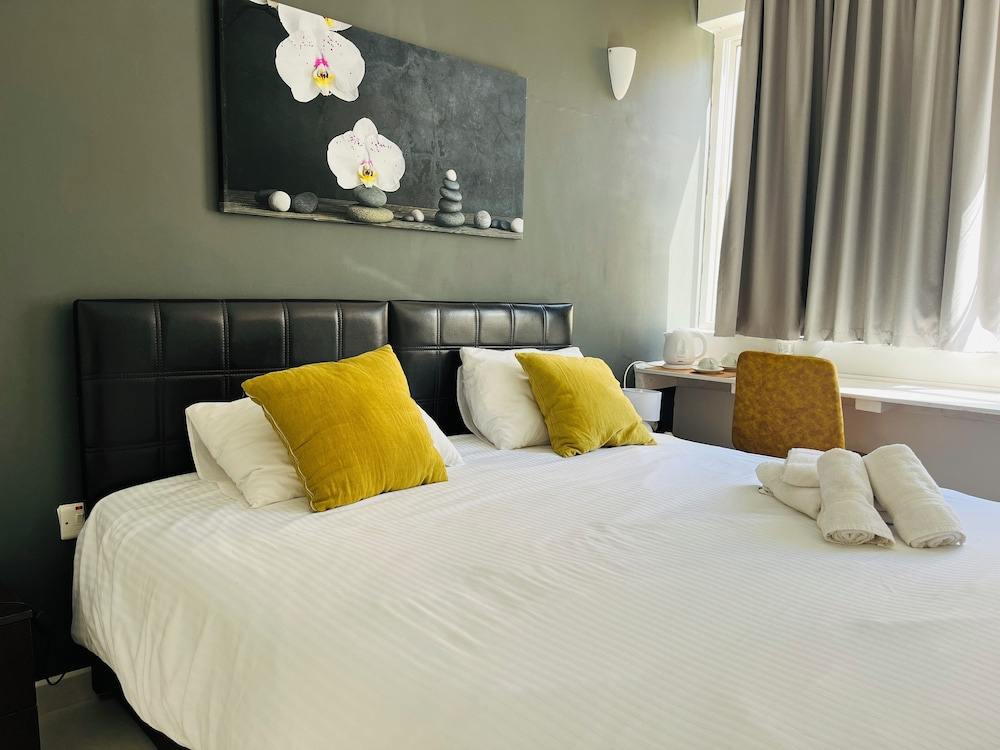 Superior Double room with pool view (twin beds)