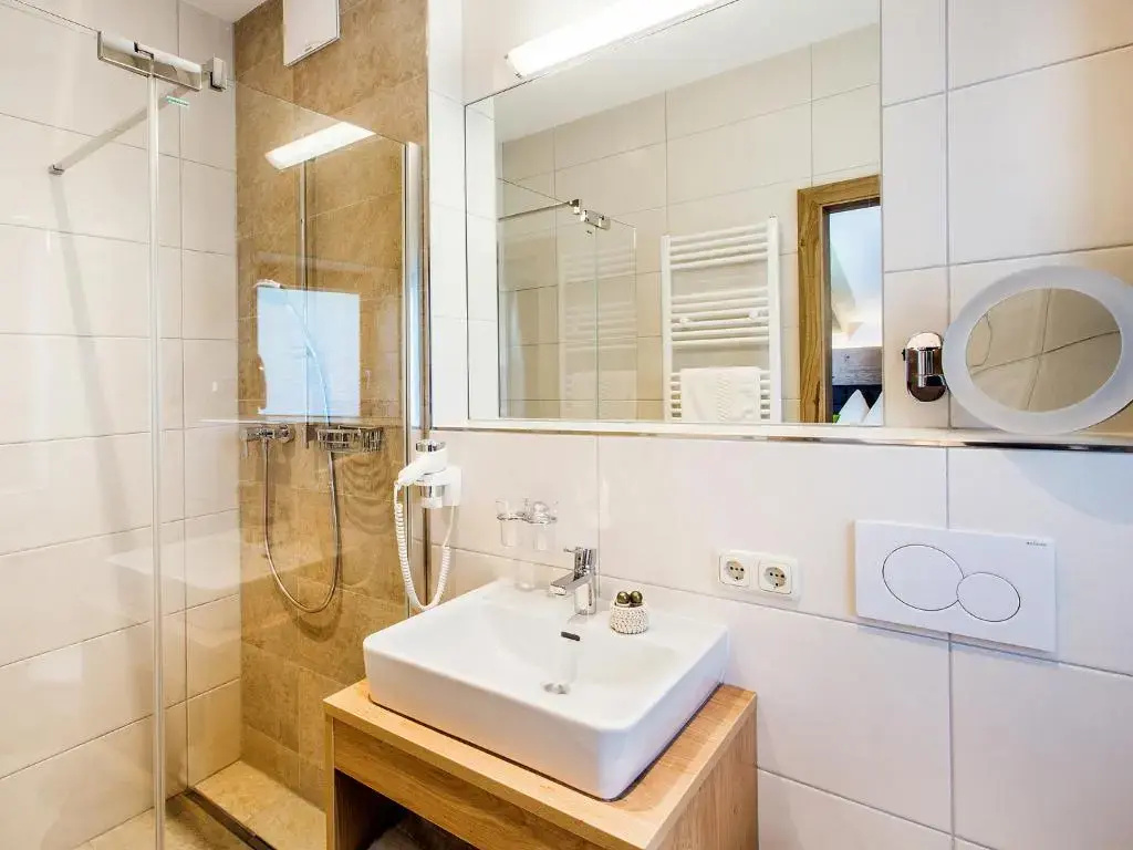 Standard Double room with balcony (full double bed)