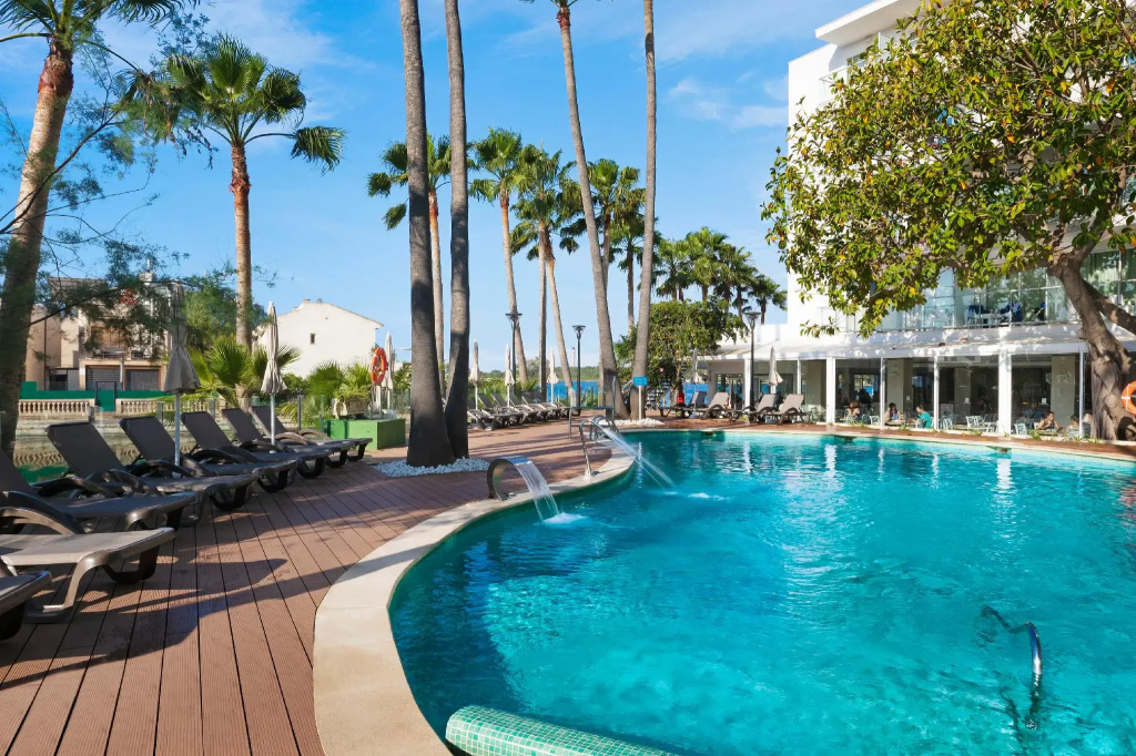 Beach & Waterfront