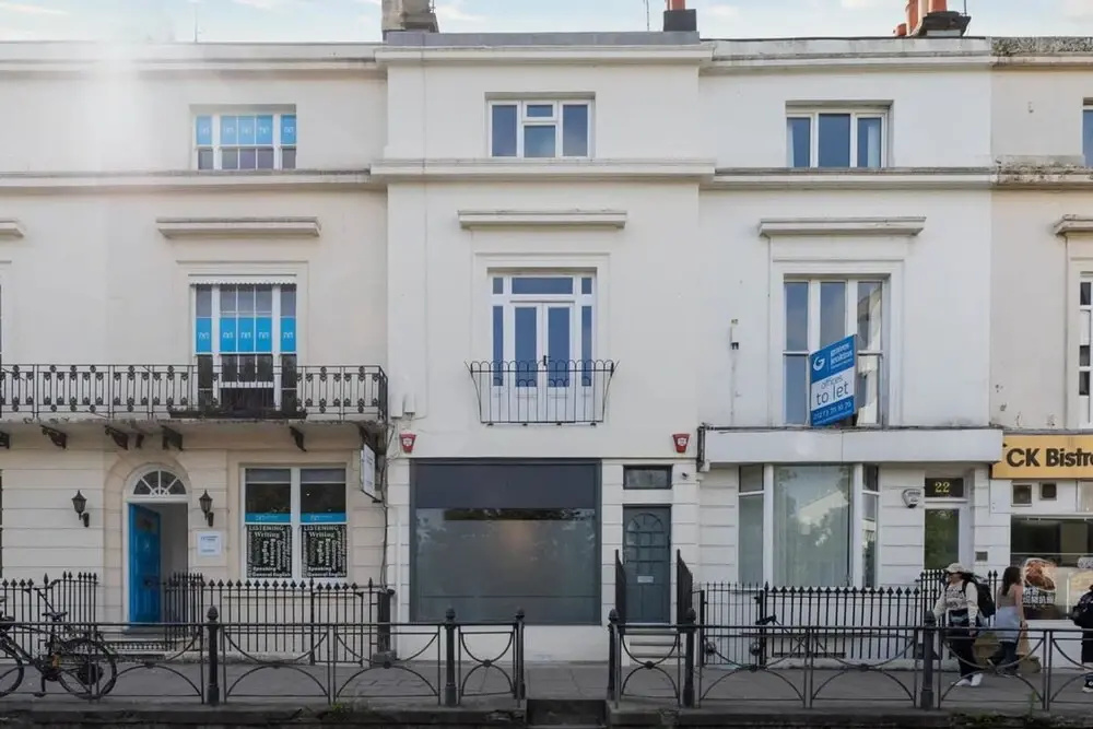 Host Stay Queens Maisonette