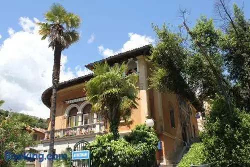 Apartments Komel