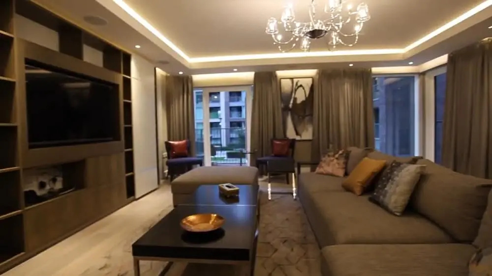 Luxurious Three Bedroom Flat in Chelsea Creek