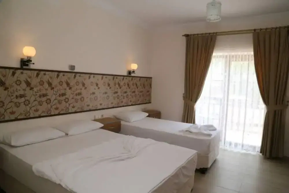 Standard Triple room with balcony