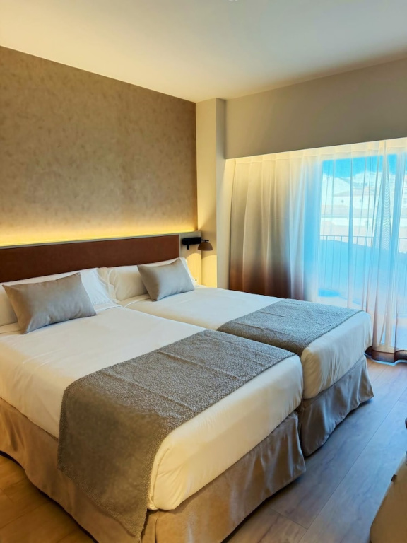 Standard Double room with pool view (full double bed)