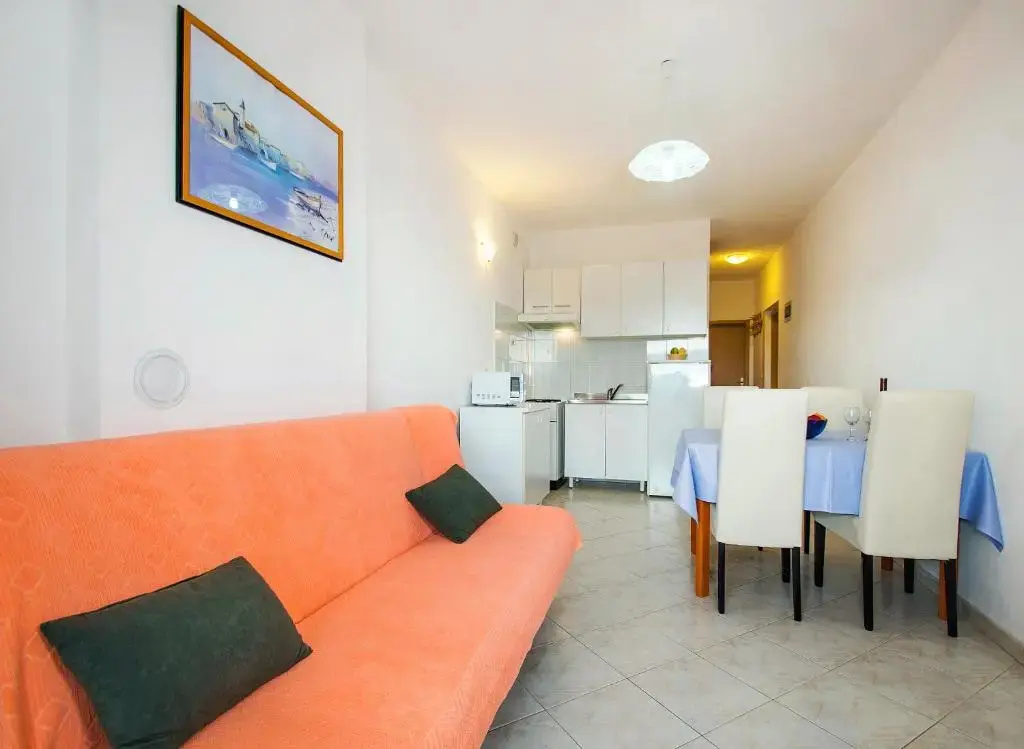2 Bedrooms Apartment with balcony and with sea view