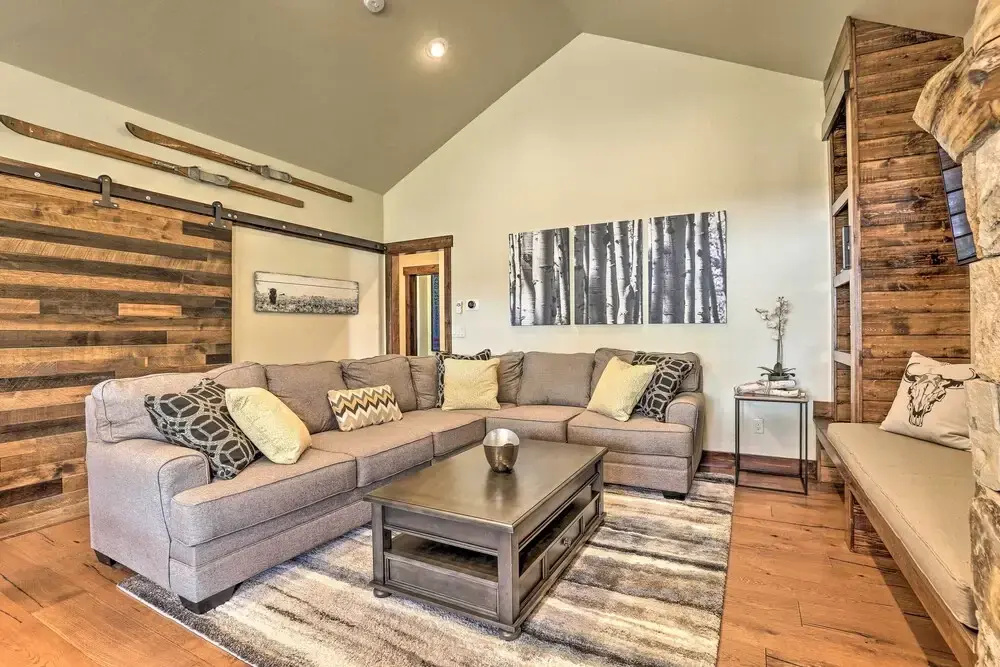 Walk to Main St & Marina: Grand Lake Cabin!