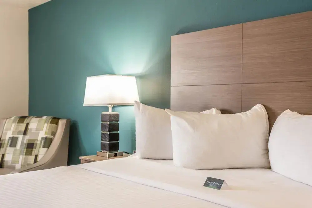 EverSpring Inn & Suites - Chambres