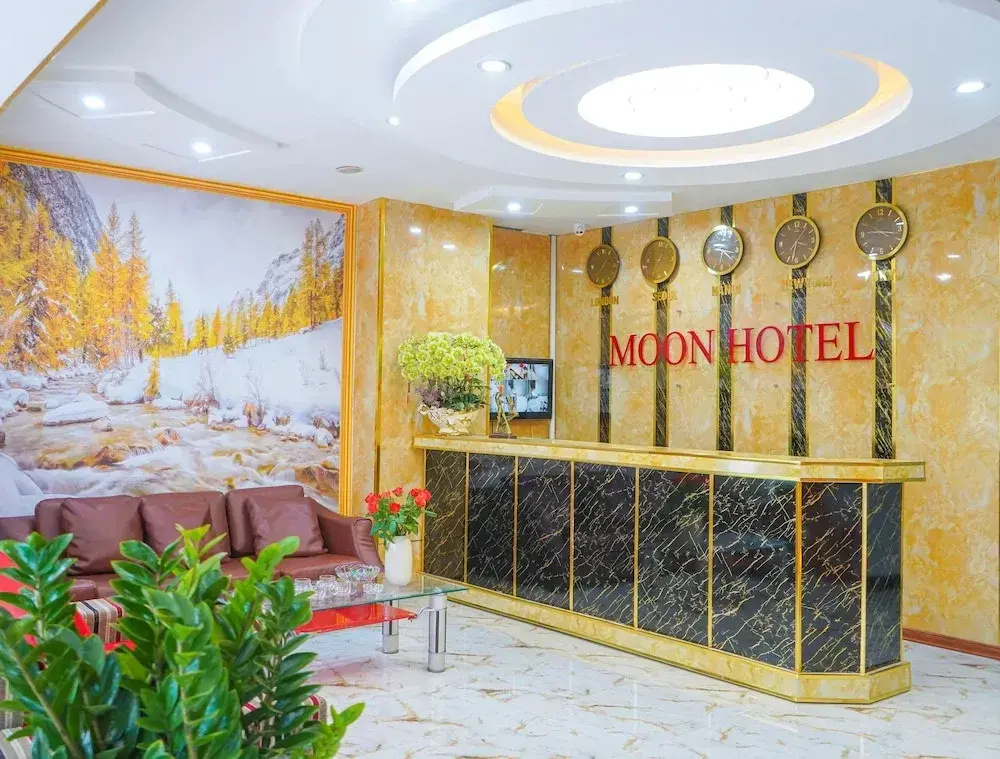 Moon Hotel — фото