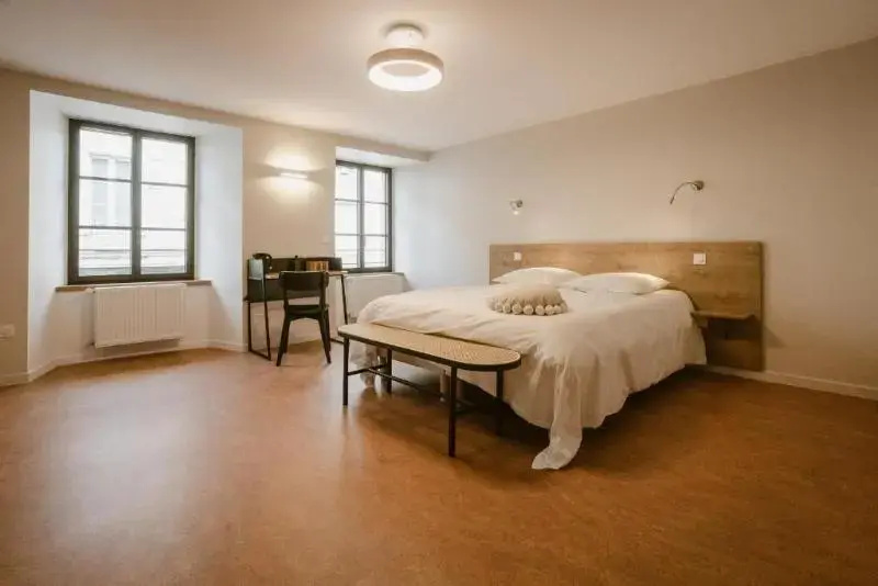 Deluxe Double room (full double bed)
