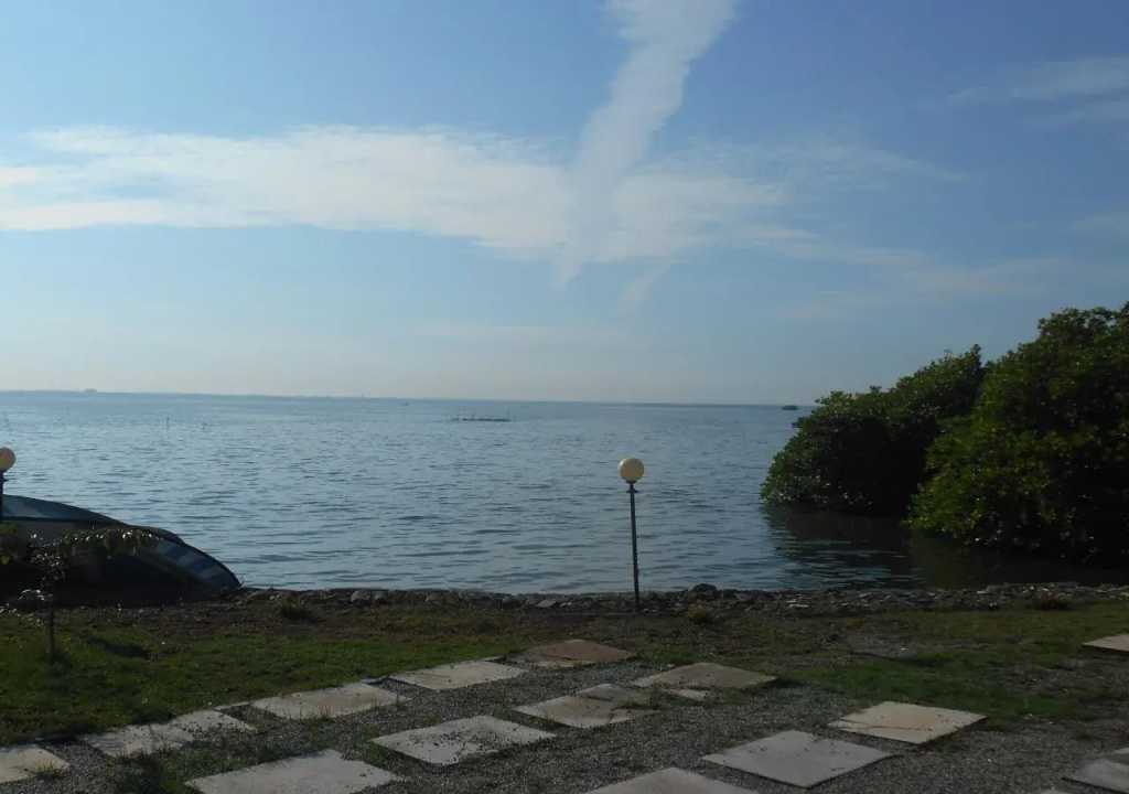 Beach & Waterfront