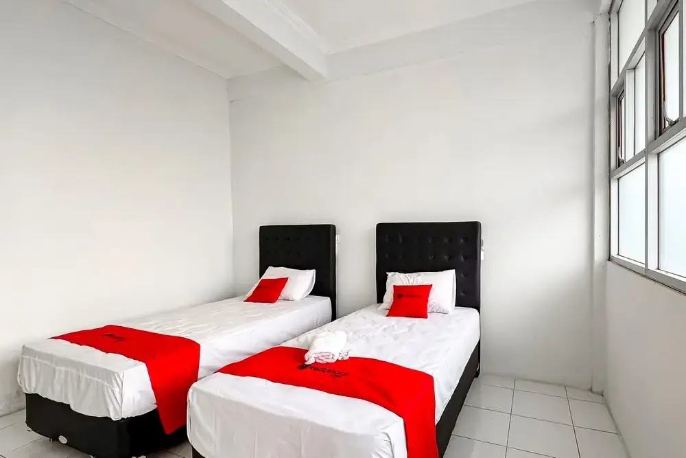 RedDoorz Syariah @ Neu Hostel Cisarua Lembang