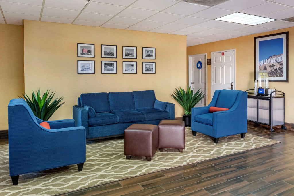 Comfort Inn & Suites Near Universal - N. Hollywood - Burbank — фото