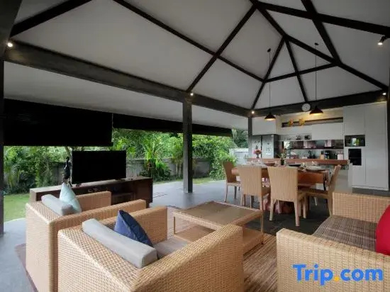 Carang Sari Villa 3BR private pool riverside