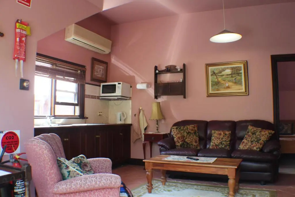 2 Bedrooms Cottage