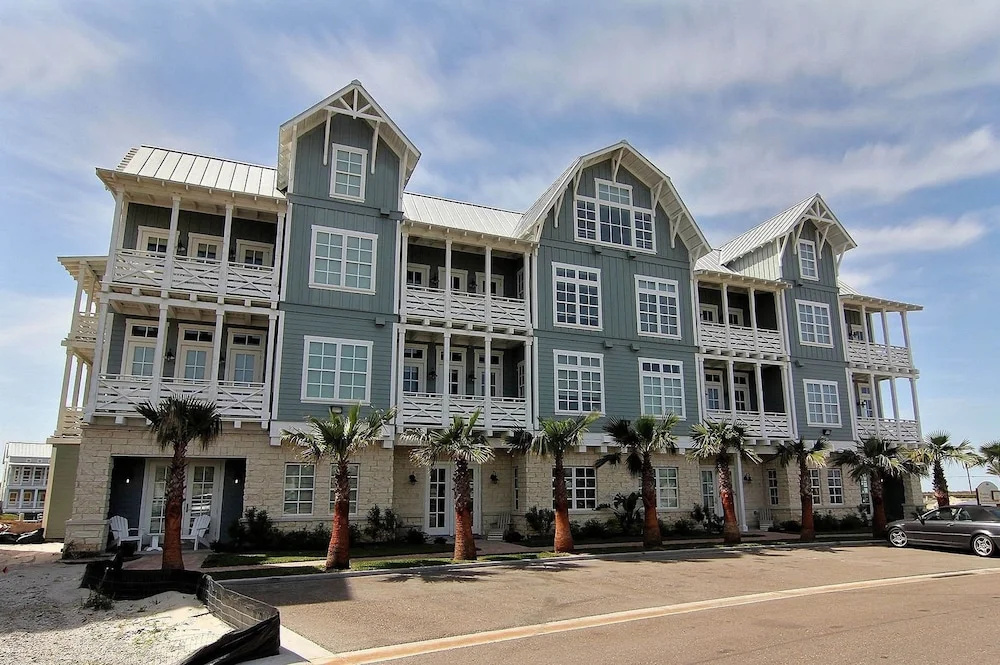 Cinnamon Shore- Coastal Access TC 3104