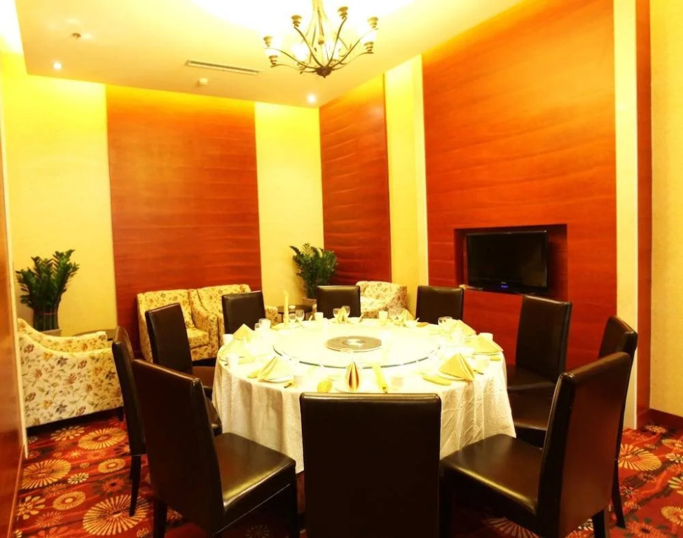 Iris Orchard All Suites Hotel (Tangshan Convention Center) - фото 19