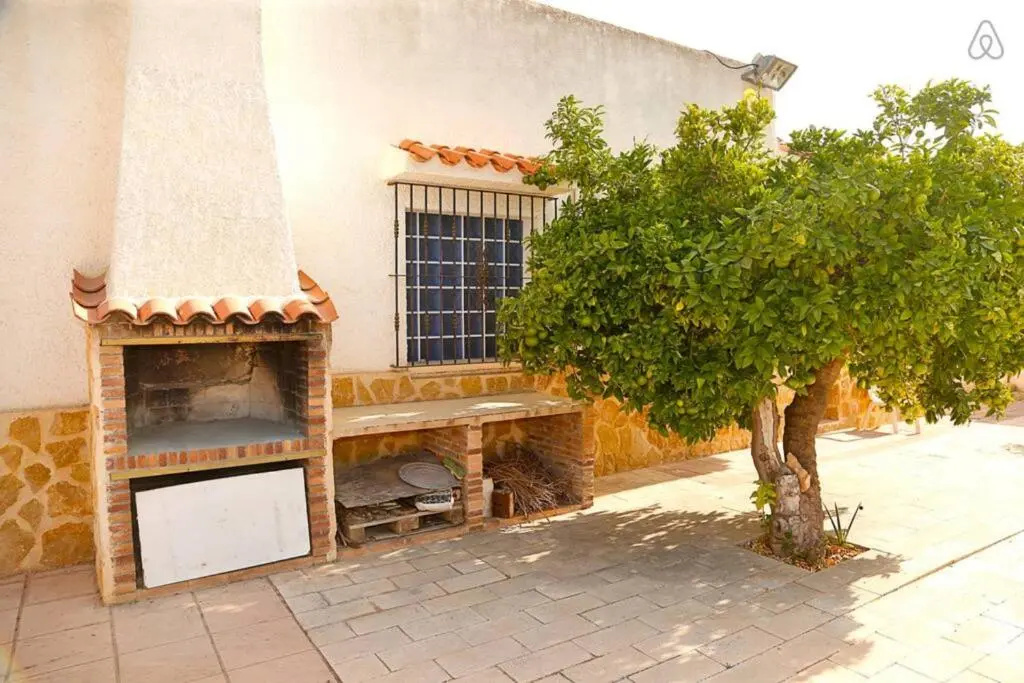 Arenales Great Home with AC, Pool and Barbecue