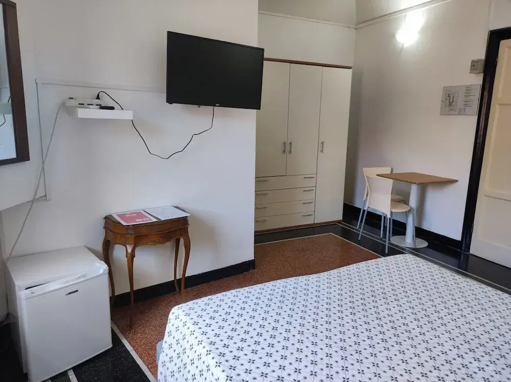 Standard Triple room with city view