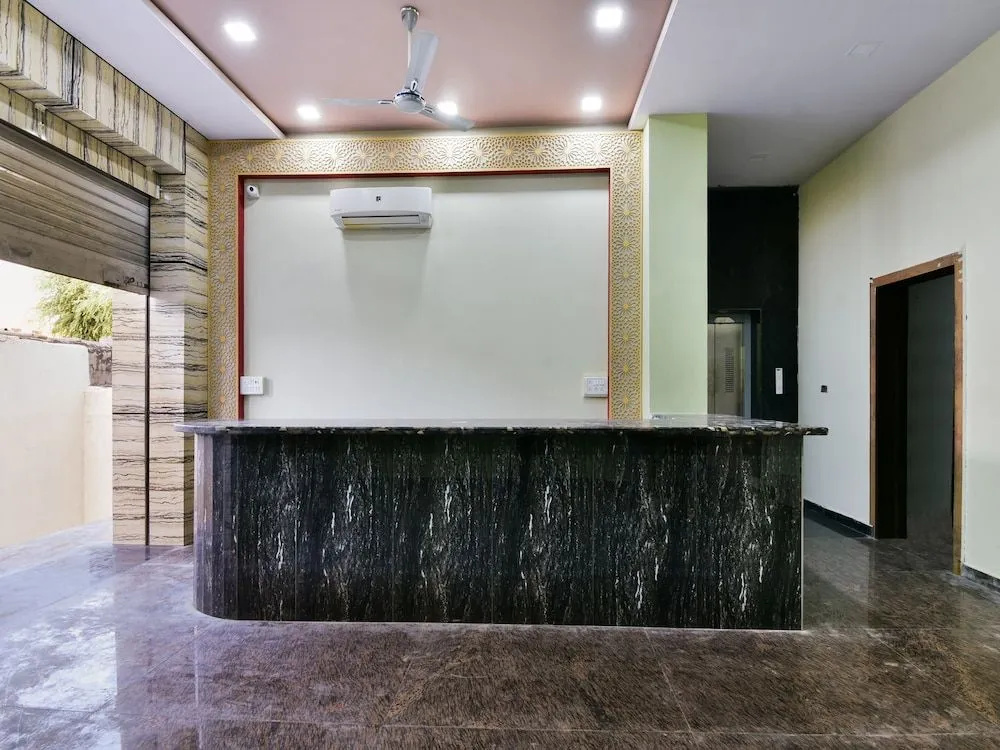 Lobby & Reception