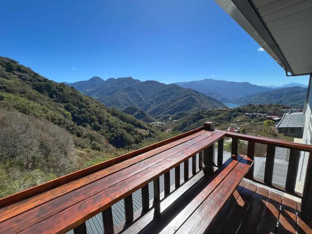 Standard Family room with mountain view