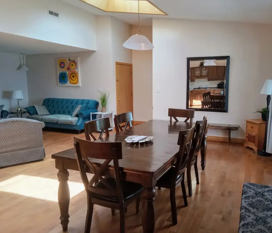 3 Bedrooms Apartment with lake view