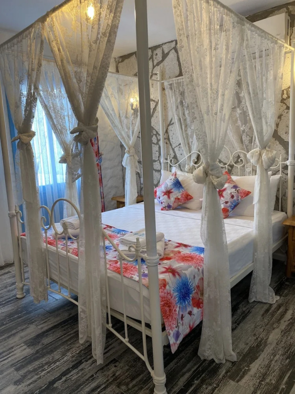 Superior Double room with pool view (full double bed)
