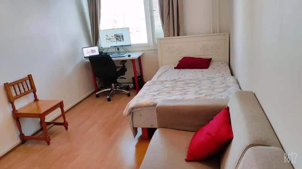 Joensuu city center, WIFI internet, prime location heart of center, Big 69 sq apartment, free parking, king bed, electric car station, beautiful, relaxing, fully furnished, Big TV 55', 2 bedroom and one big living hall room — фото 3