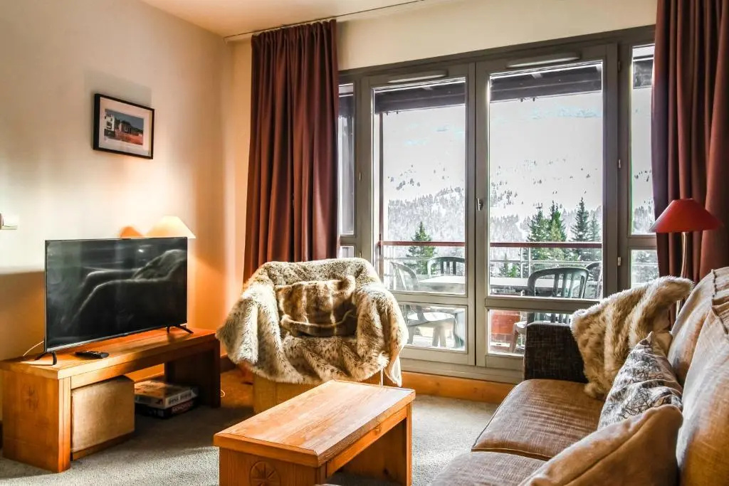 South-facing newly renovated 2-bed apartment Les Terrasses d'Eos
