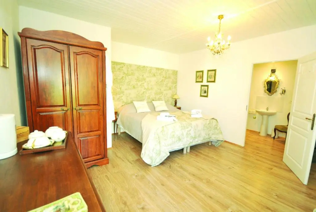Standard Double room with balcony (full double bed)