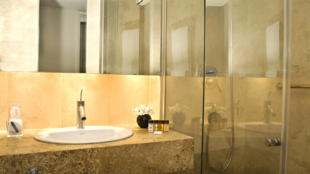 725 Continental Hotel by null