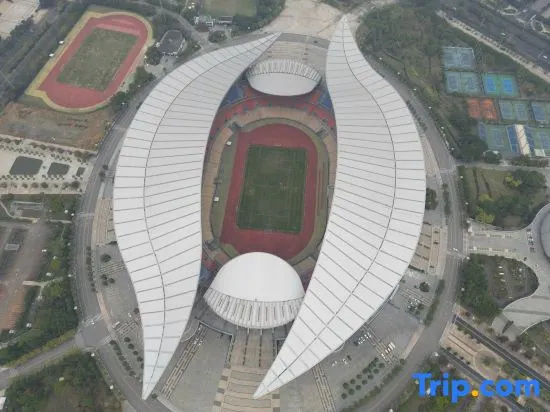Xiaotaiyang Grand Hotel (Guangxi University Nanning Railway Station)