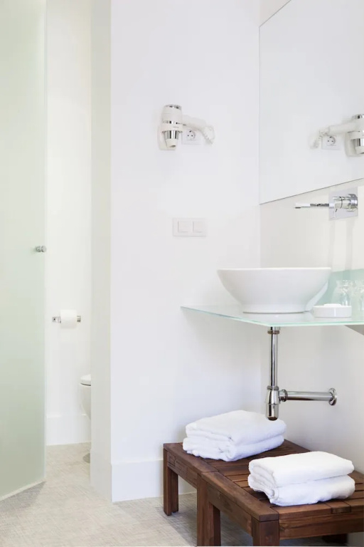 Standard Double room with balcony (full double bed)