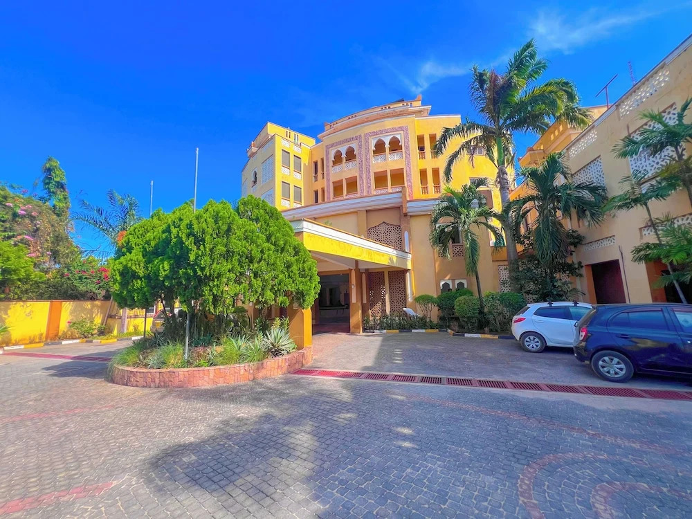 Sea Breeze Beachfront Apartments - фото 31