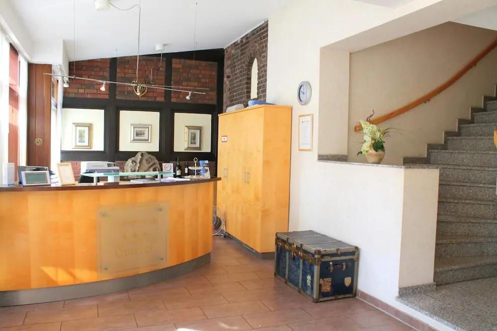 Lobby & Reception